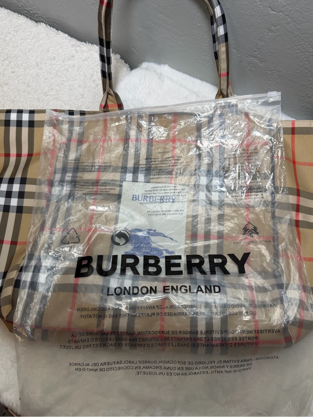 Burberry beauty tote NWT - Picture 2 of 5